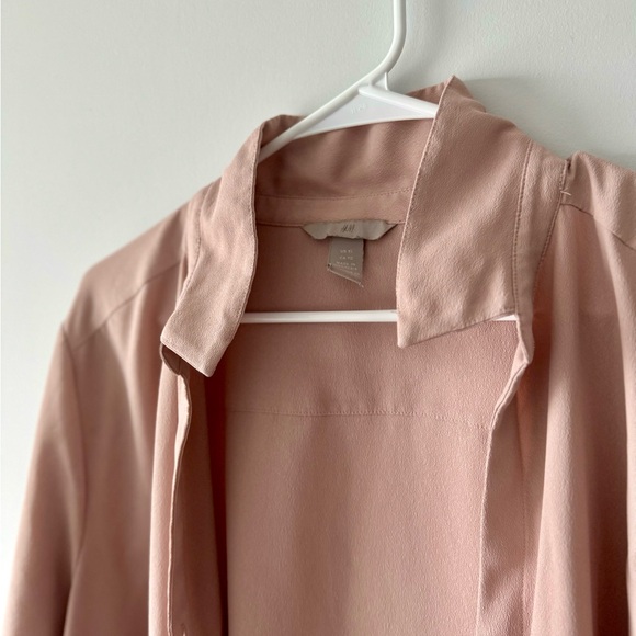 H&M Long Sleeve Shirt, Lightweight Button Down Shirt - Picture 3 of 5